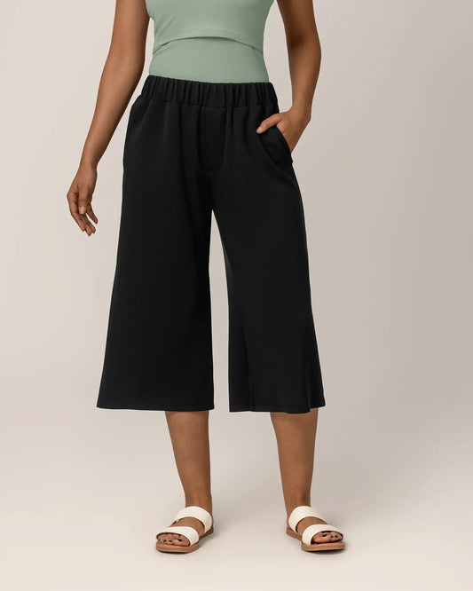 Evie Maternity & Postpartum Pull-On Cropped Pant | Black